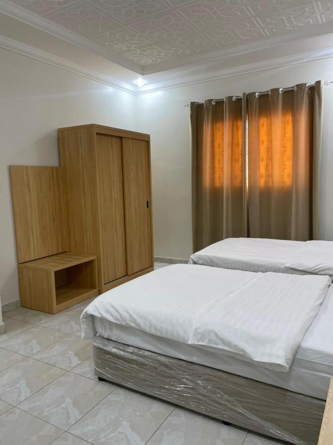 אום לאג' Aroos Al Shati Furnished Units מראה חיצוני תמונה